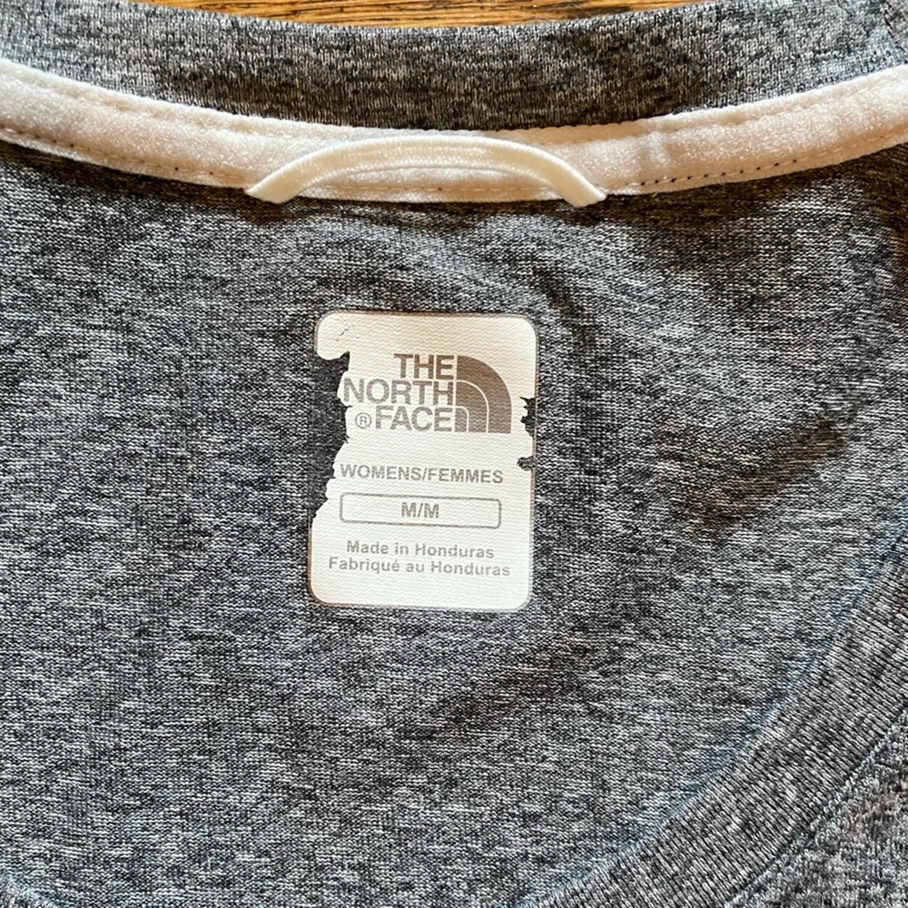 The North Face VaporWick Women's Gray Performance Top - Size Medium - Picture 3 of 6
